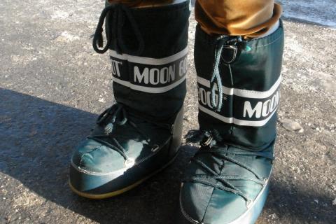 Chiara Ferragni “strizza l’occhio” alla forma dei Moon Boots